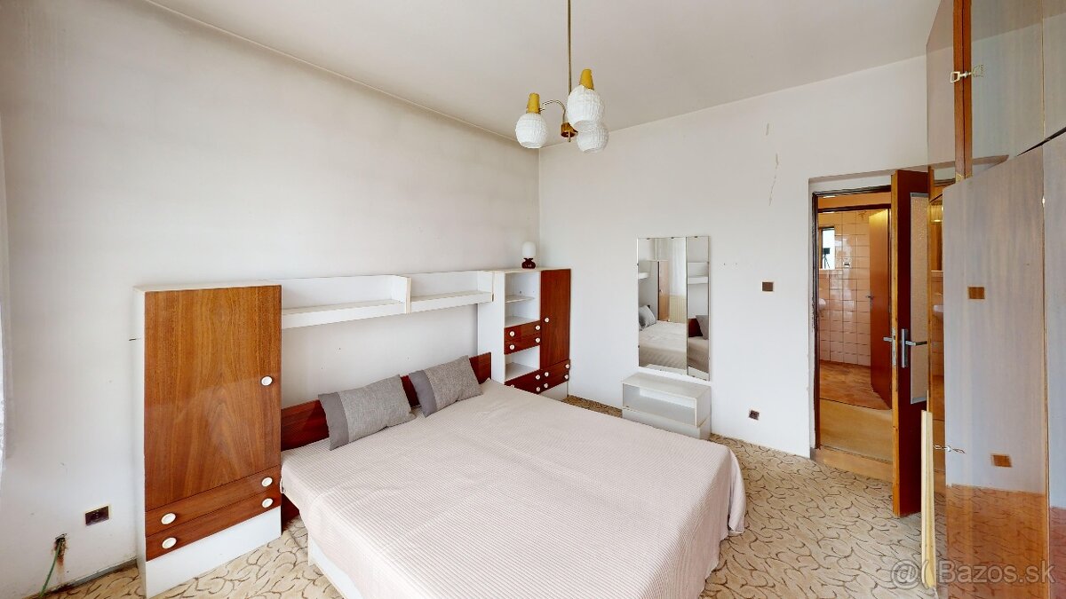 Priestranný rodinný dom – Mýtna Nová Ves - 9