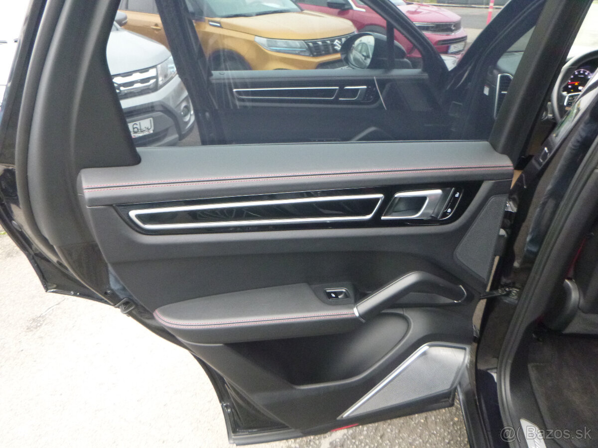 PORSCHE CAYENNE S 4X4 AT 2019 440 Ps - 9