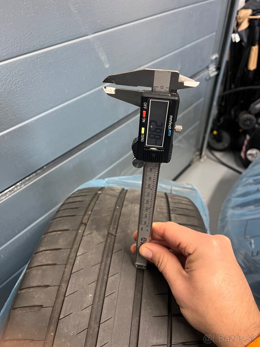 Michelin Pilot Sport EV 255/40 R20 - 9