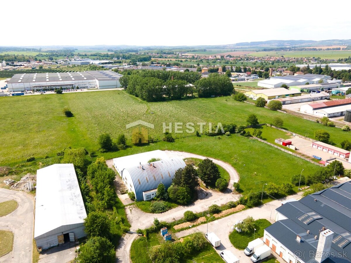 Skladový areál s pozemkom 10 000 m2 v priemyselnej zóne - 9
