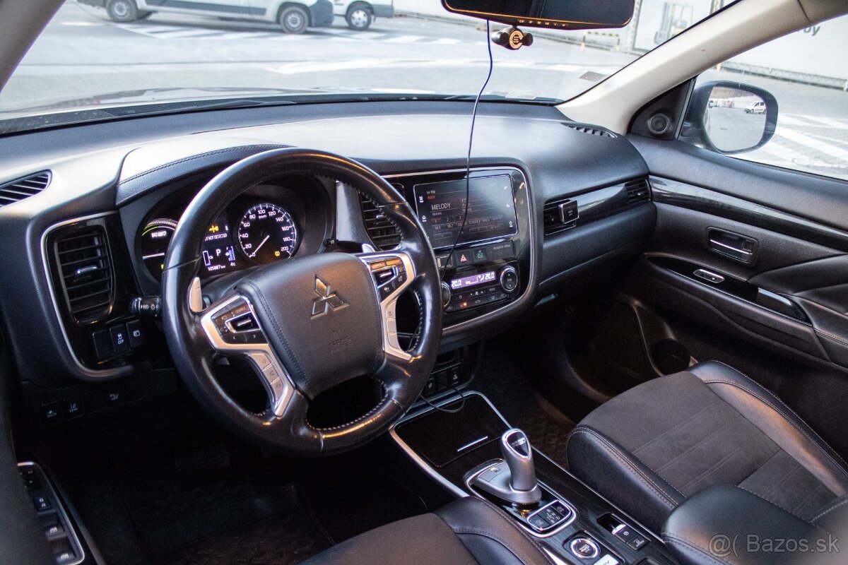 Mitsubishi Outlander 2.0i PHEV Hybrid - 9