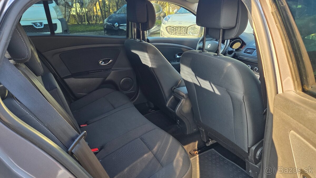 Renault Megane Combi 1.6i benzin 1.majitel model 2010 - 9