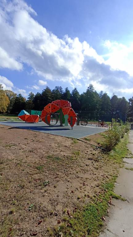 NA PREDAJ STAVEBNÝ POZEMOK V POHRANIČNEJ LOKALITE ČESKA A RA - 9