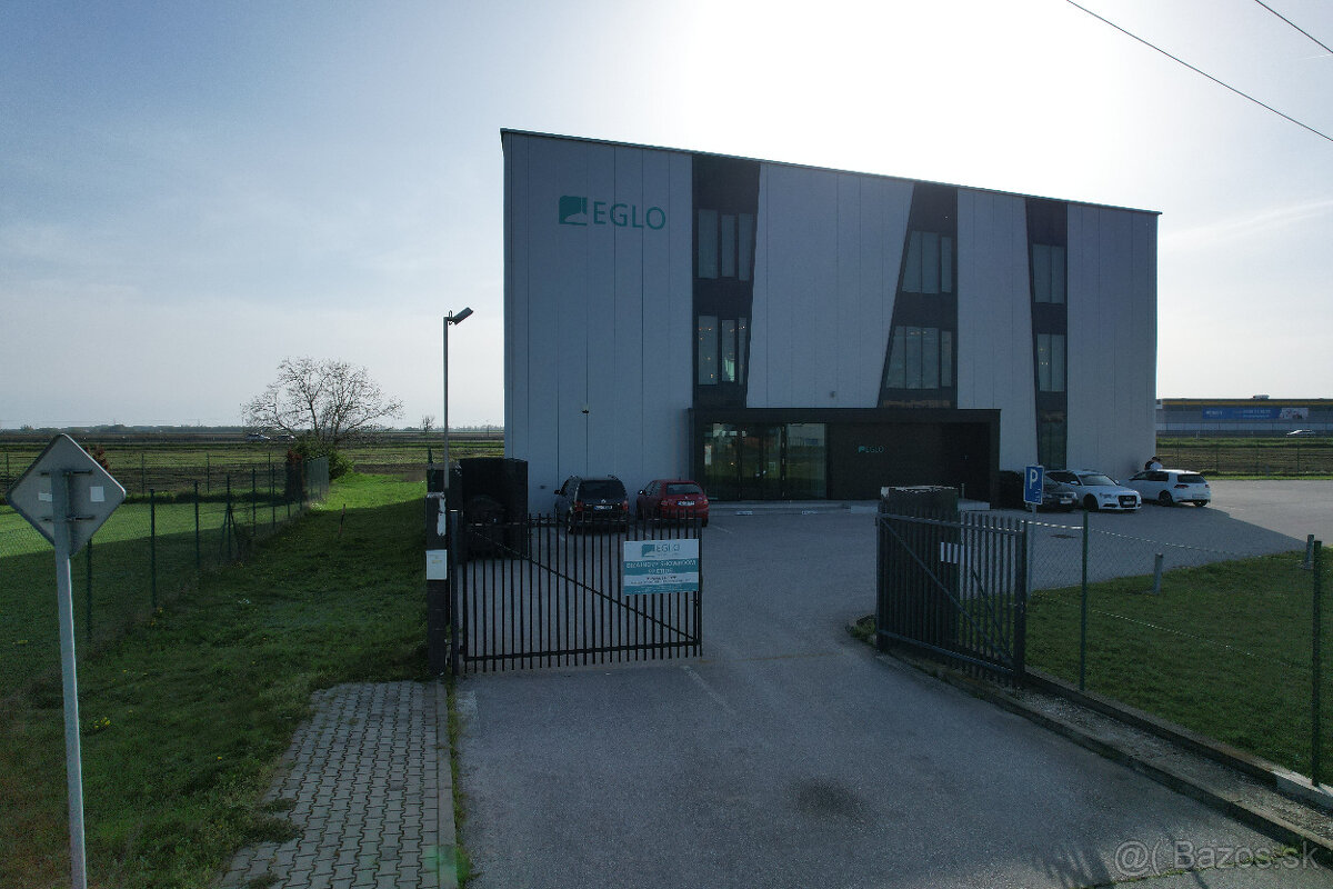 Predajňa, showroom, administrativa a sklad - 9