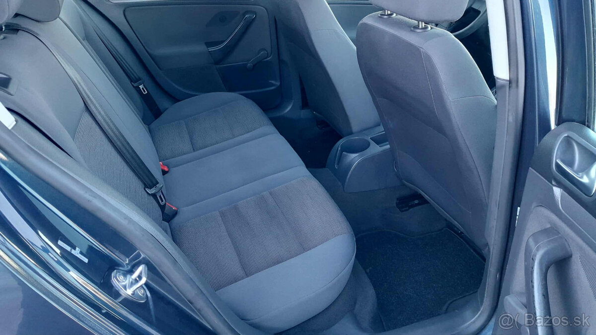 Volkswagen Golf V 1.6 75kw-- nová stk+ek -- - 9