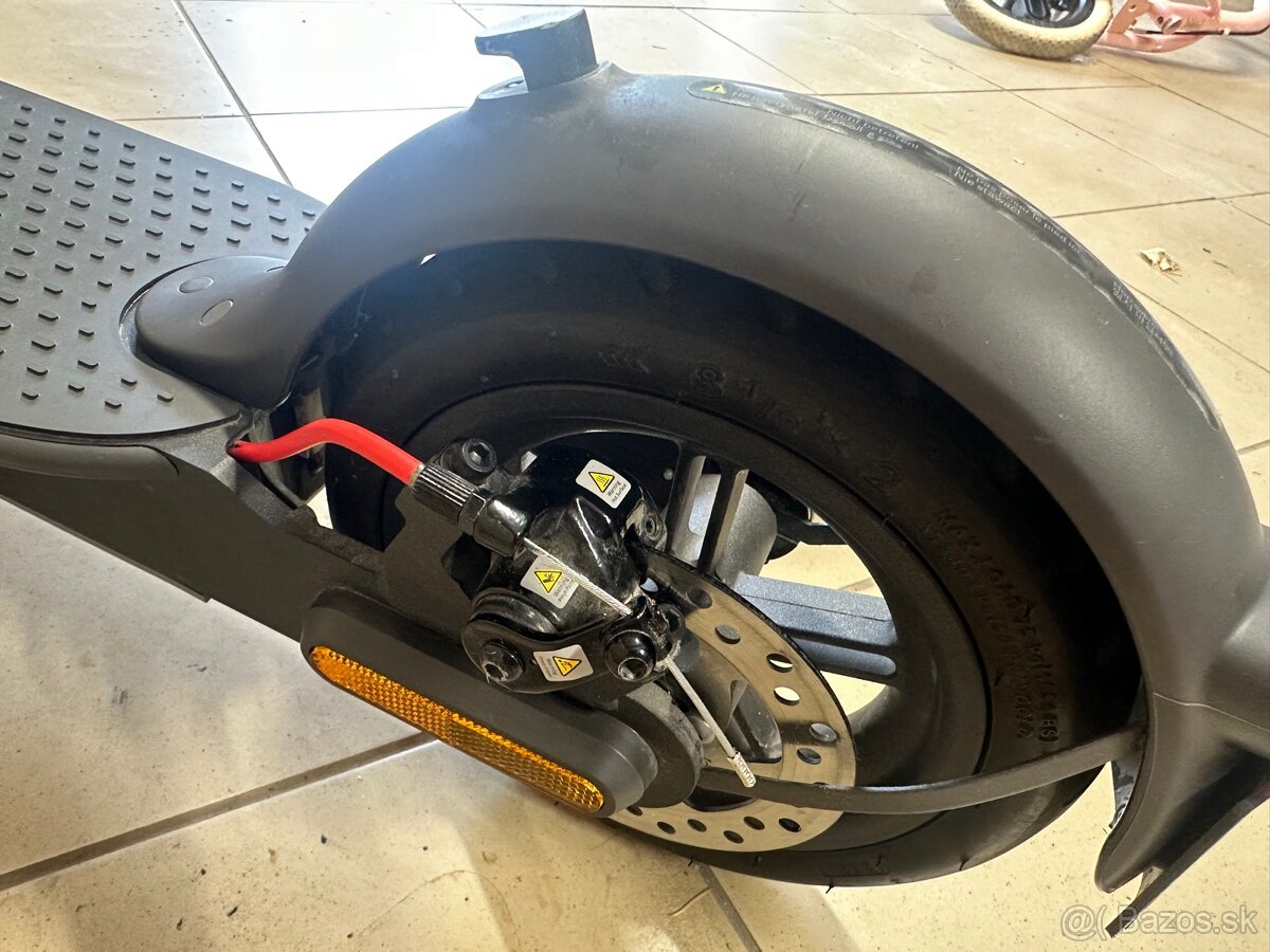 Predám zánovná kolobežka XIAOMI pro 2, nájazd 125km - 9