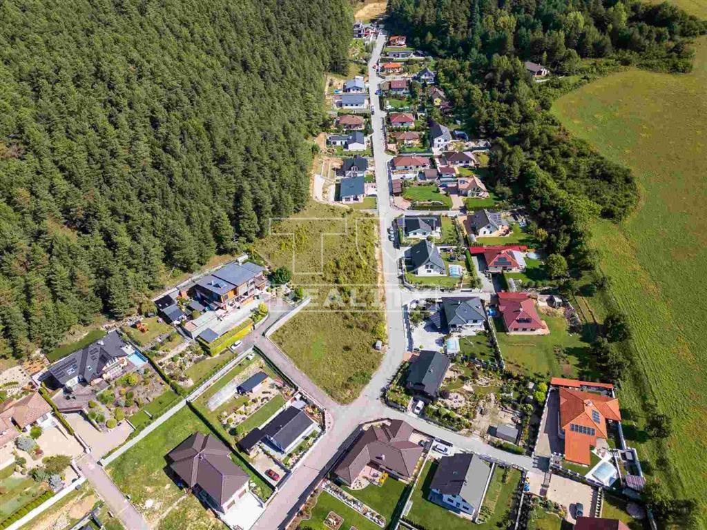 STAVEBNÝ pozemok na predaj v obci Pružina - 9