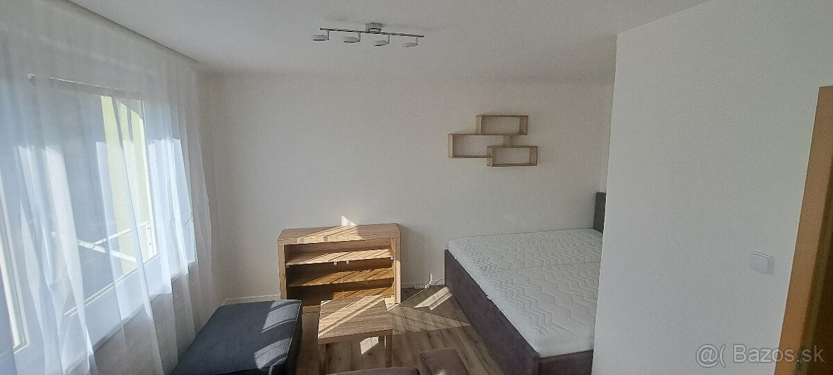 Prenajmem 1 izbový byt Oremburská - Banská Bystrica - 9
