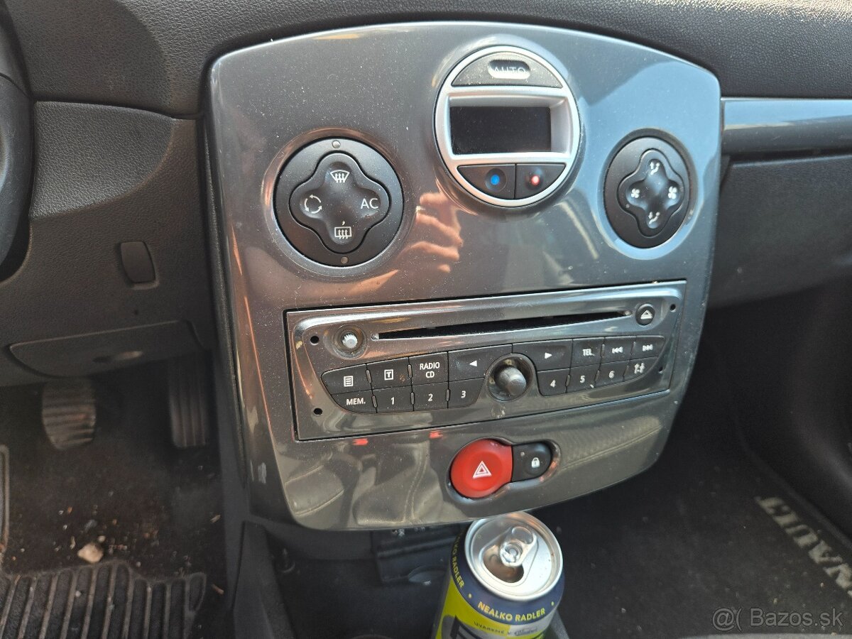 Renault Clio 1.5 dCi...pokazené - 9