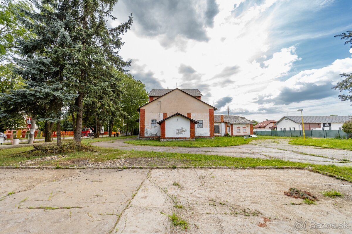 Ponúkame na predaj budovu / skladový priestor v Strážskom - 9