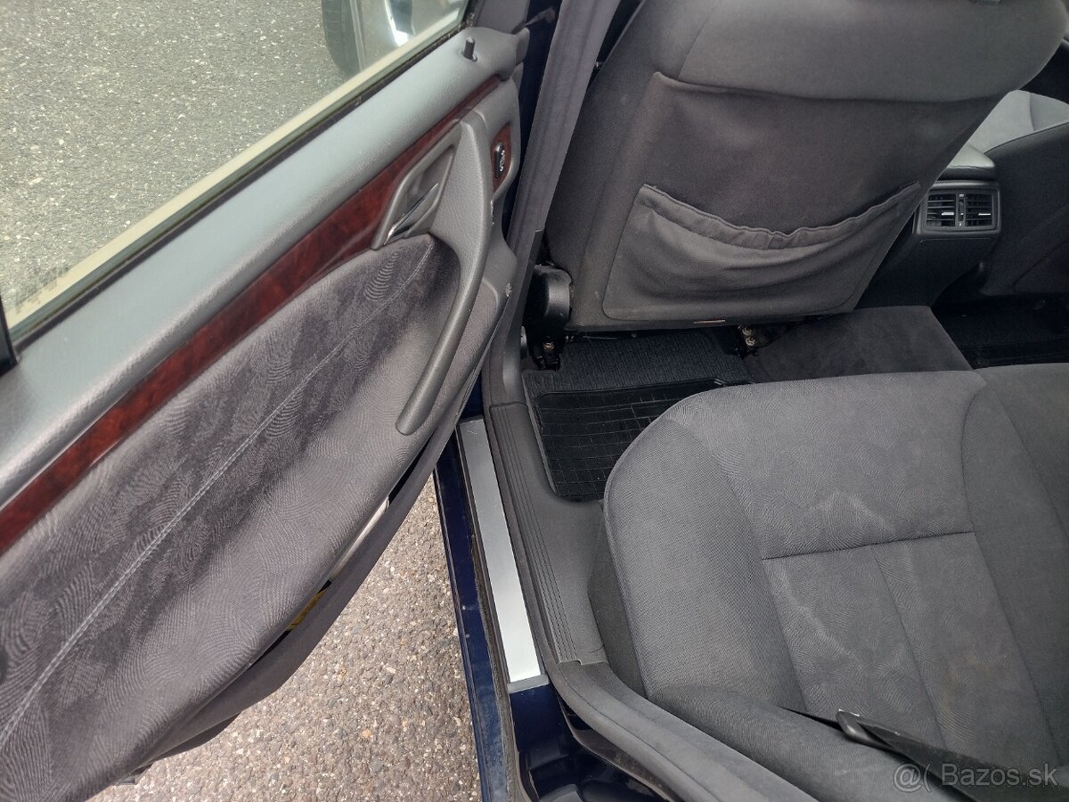 Predám Mercedes Benz E320i 4-Matic automat - 9