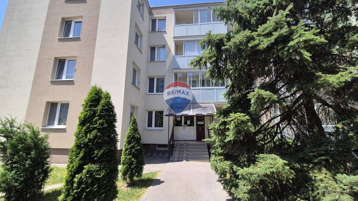 Garsónka 30 m2 v centre Brezová pod Bradlom - 9