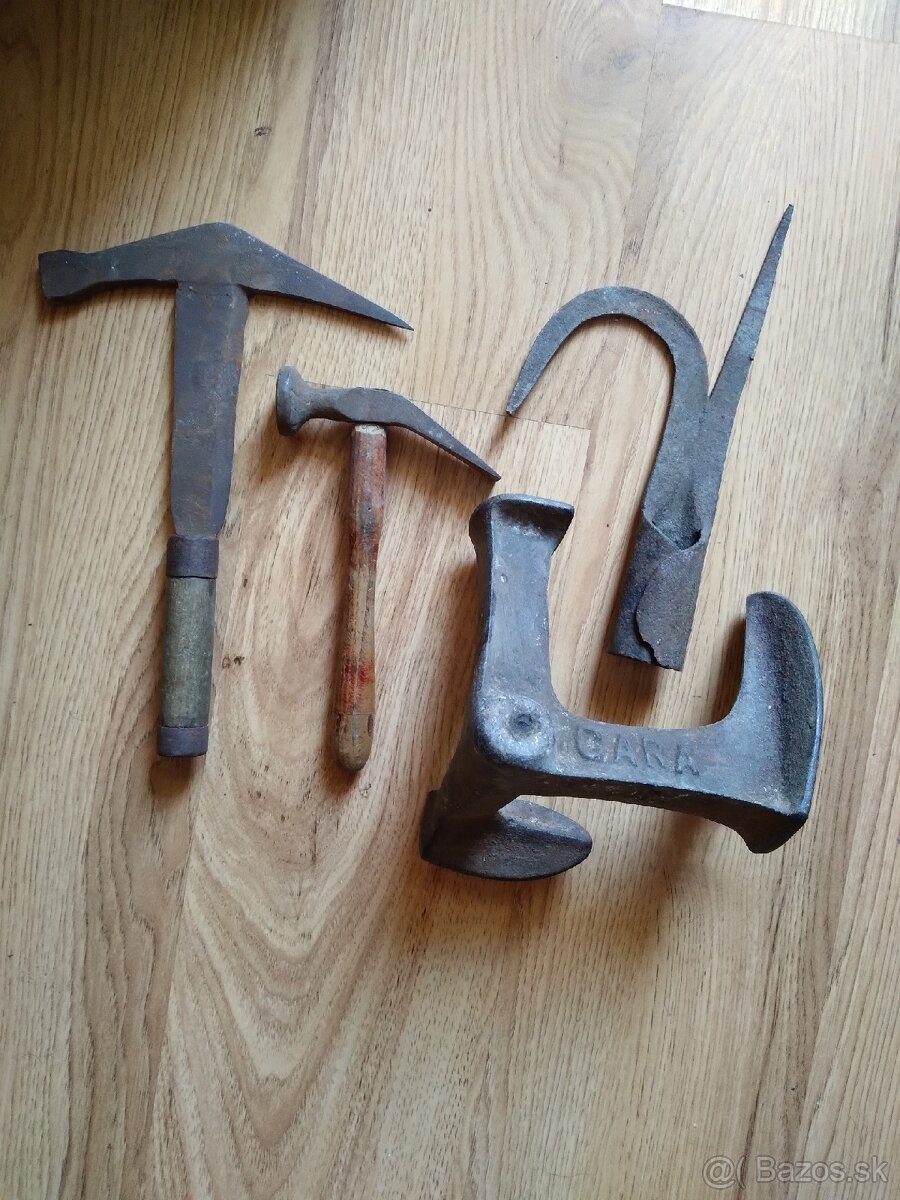 Tesárske sekery a mäsiarsky sekáč - 9