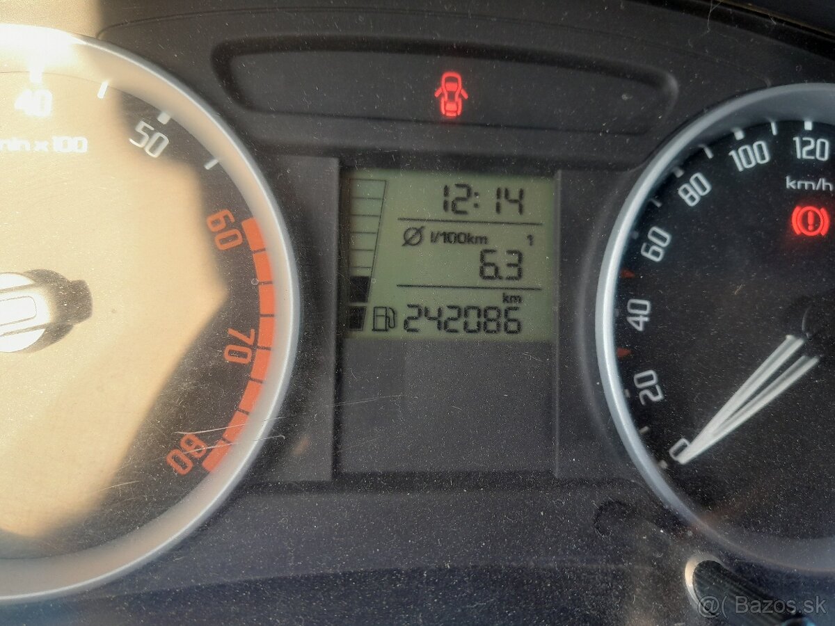 Škoda Roomster 1.2 HTP 51kW - 9