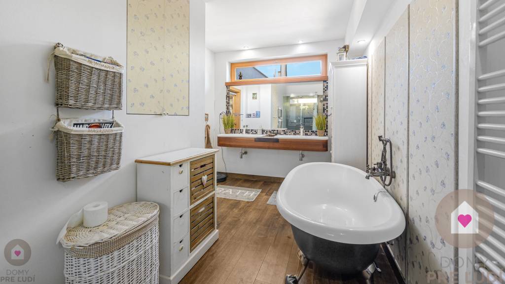 MA/ZOHOR - Rodinný dom s 2 bytovými jednotkami a 3 garážami - 9