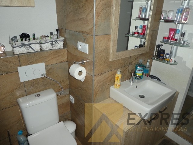 RK EXPRES - na predaj 3 izbový byt v Handlovej, kompletná re - 9