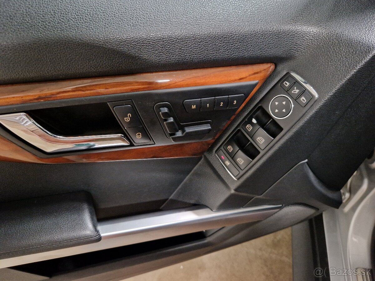 Mercedes-Benz GLK V6 3,0L 320 CDI 4MATIC Auto Pano Ťažné - 9