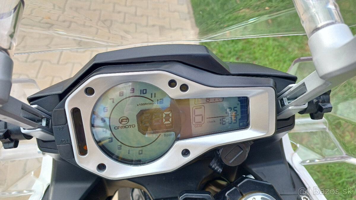 CF Moto 650 MT - 9