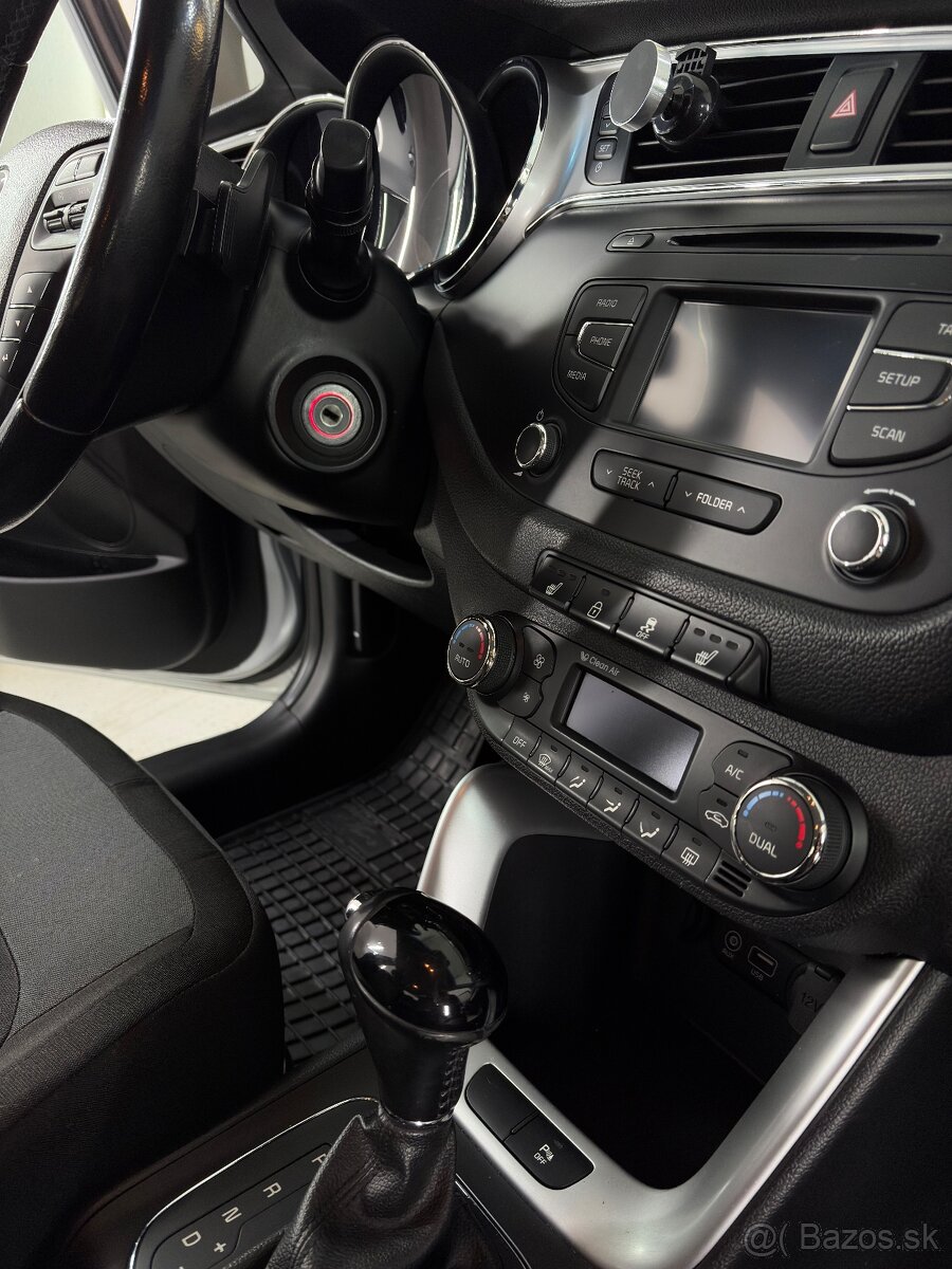 KIA Ceed 2015 SW 100kw 1.6 CRDI Automat - 9