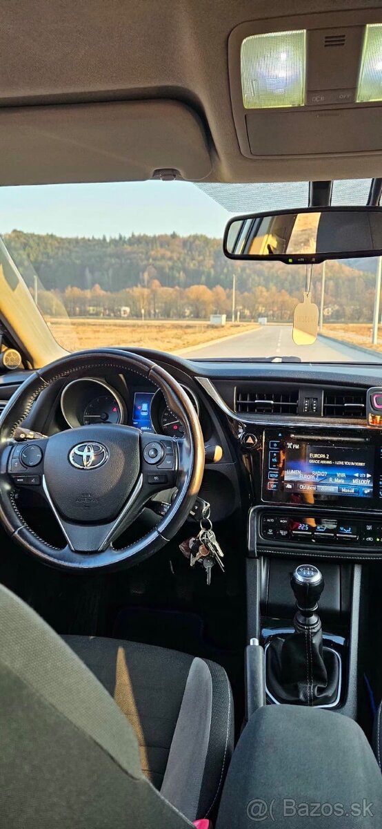 Toyota Auris (facelift model) - 9