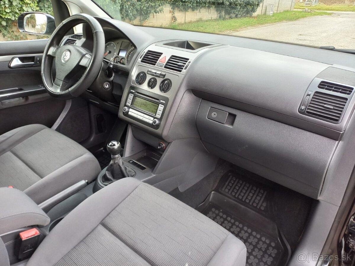 Volkswagen Touran 1.9 TDi,HIGHLINE Facelift - 9