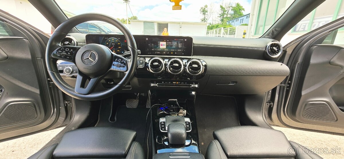 Mercedes-Benz A180D sedan - 9