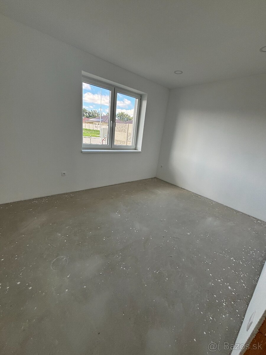 Novostavba rodinného domu veľkým pozemkom obci Povoda - 9