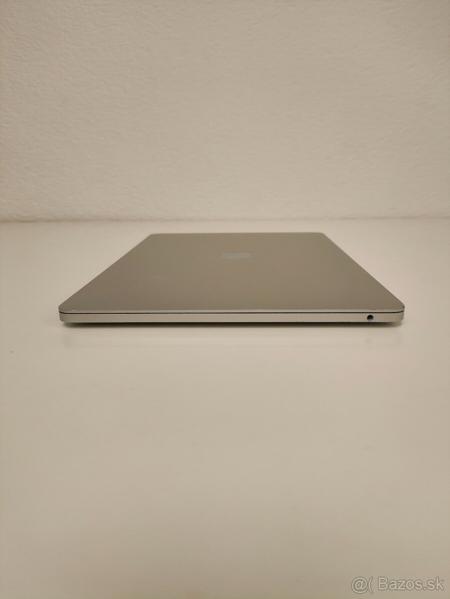 MacBook Pro 2017 | i5 • 16GB • 256GB SSD - 9
