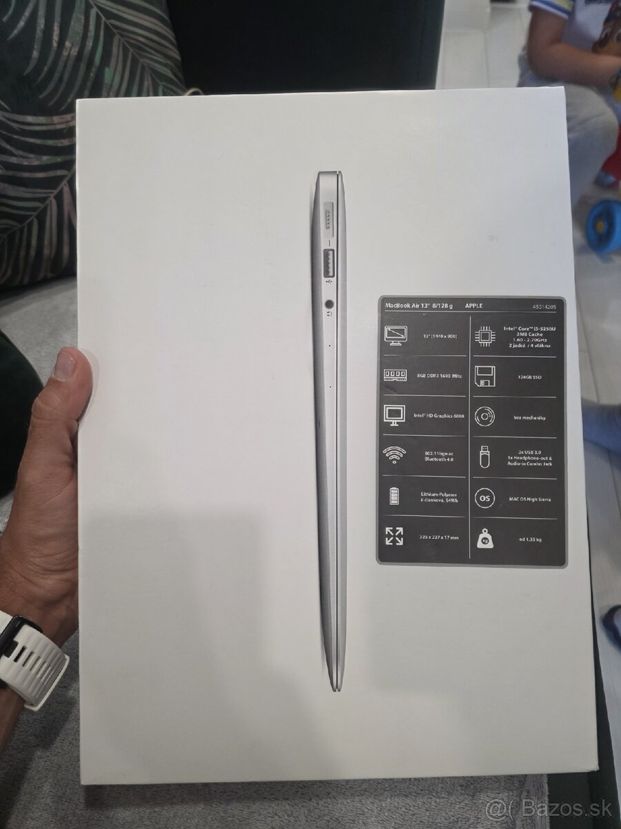 MacBook Air 13" (2017) – 8GB RAM / 128GB SSD - 9