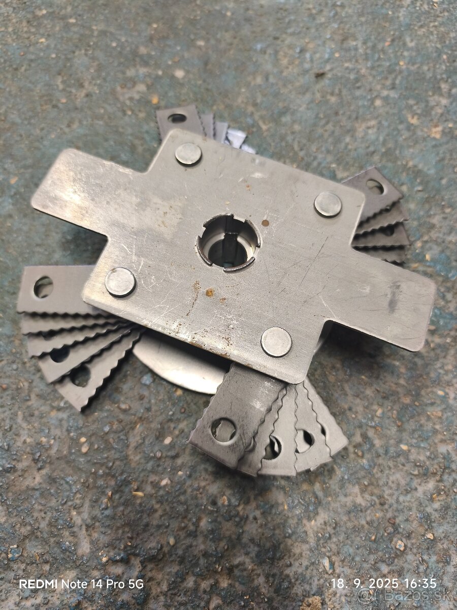 Kladivkový šrotovnik na obilie - 9