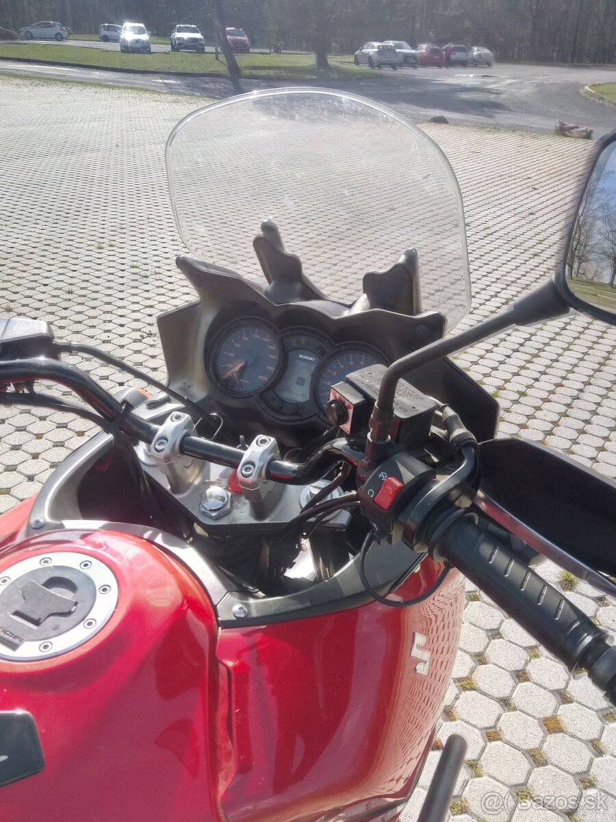 Suzuki DL650 V-Strom - 9