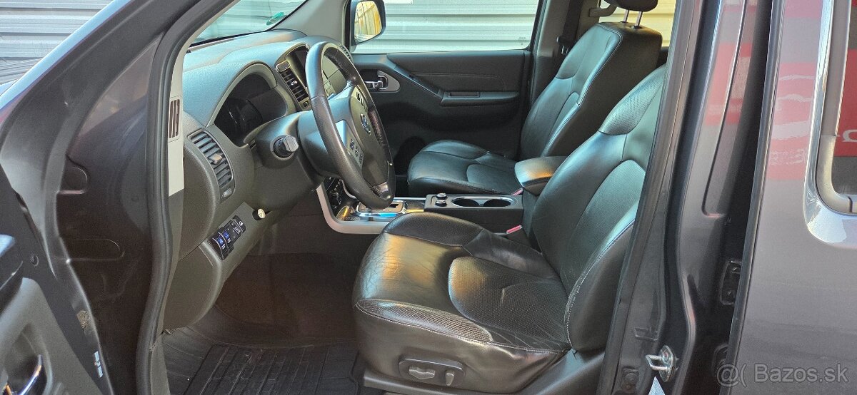 Nissan Pathfinder 3.0 V6 4x4 Automat Vzduch Podvozok 7-miest - 9