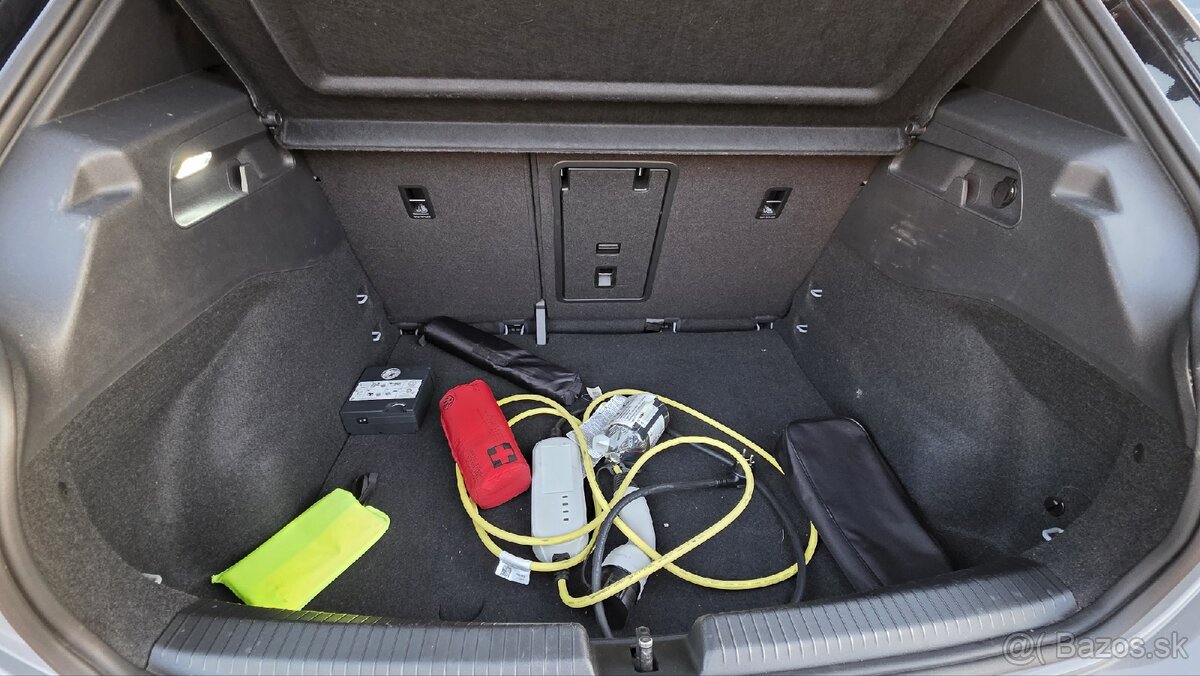 ID.3 zajímavá výbava, auto jako nové - 9