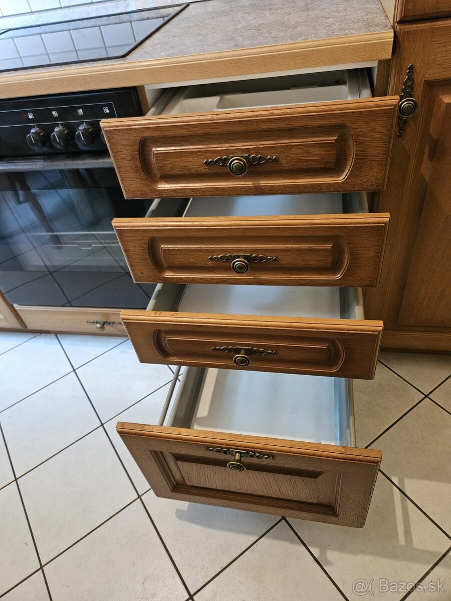 Masívna kuchynská linka z Nemecka so spotrebičmi - 9