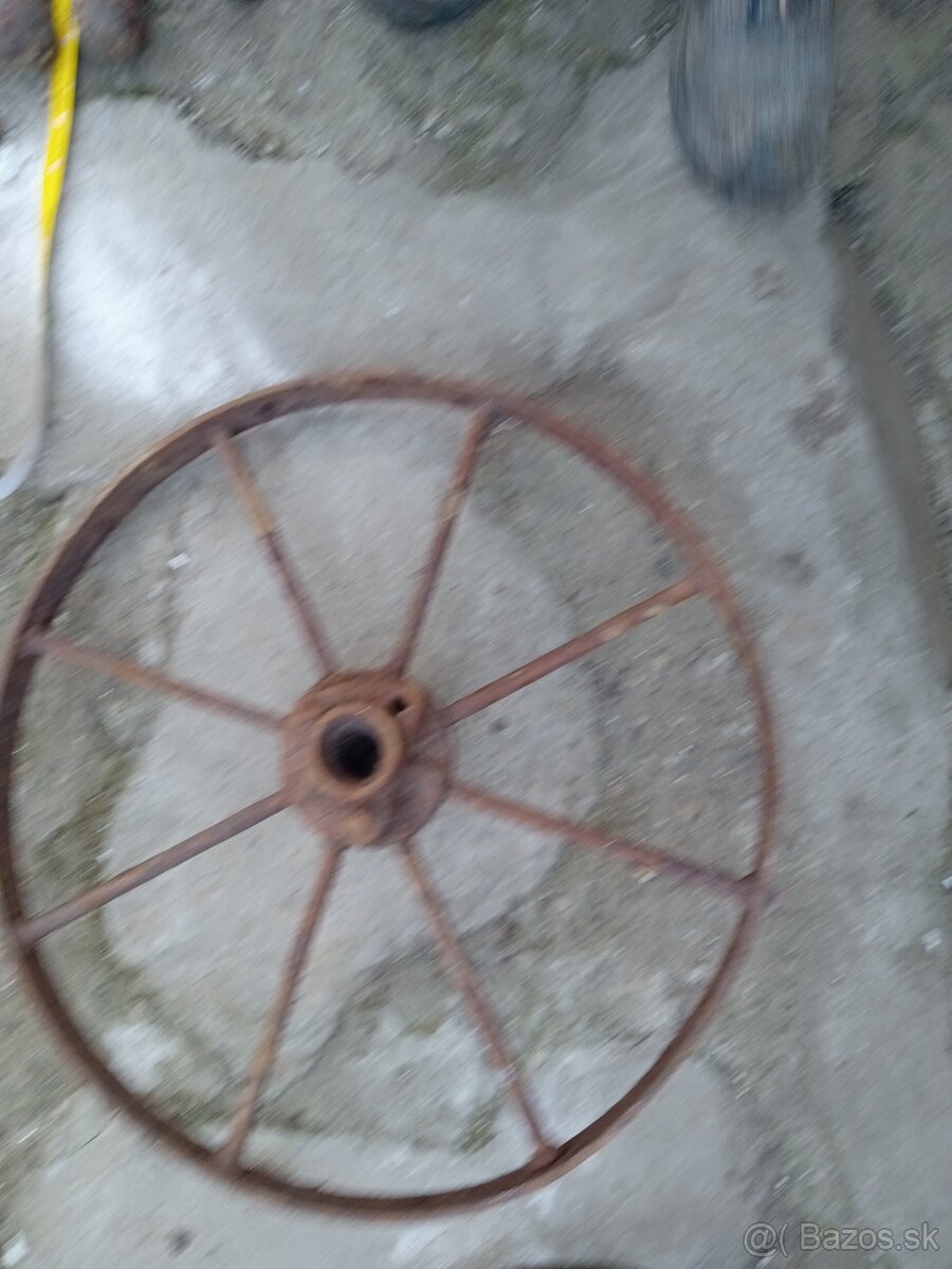 Staré koleso na dekoráciu - 9