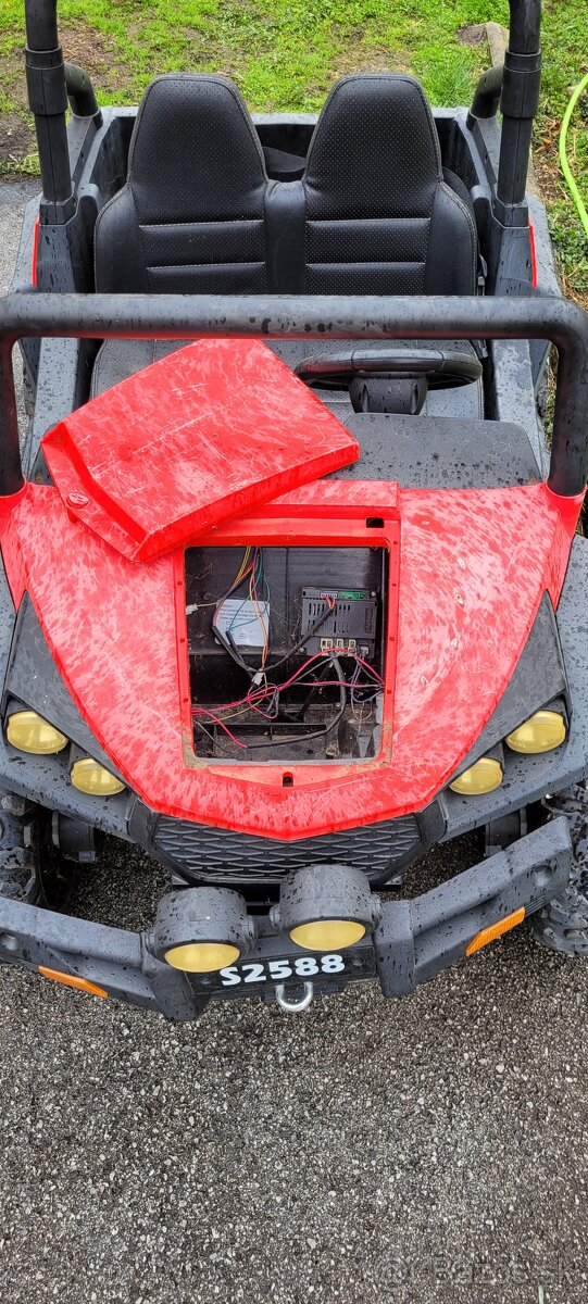 Predám detské 2.miestne el.autíčko na opravu. - 9