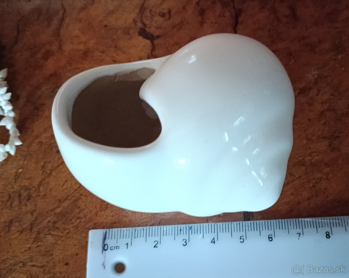 Staré hrnčeky a duritky po 0,5 e - 9