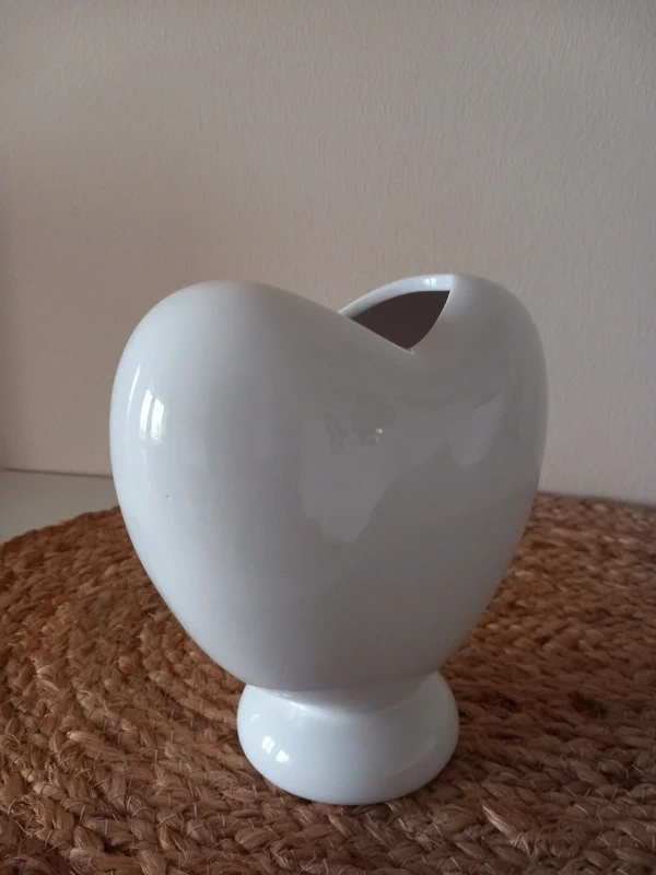 Biela keramická váza v tvare srdca 15x13x8 cm - 9