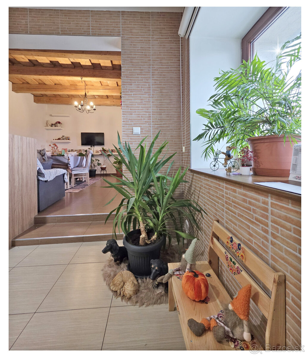 2 RODINNÉ DOMY / JEDEN POZEMOK / PREDAJ / ZVOLEN - 9