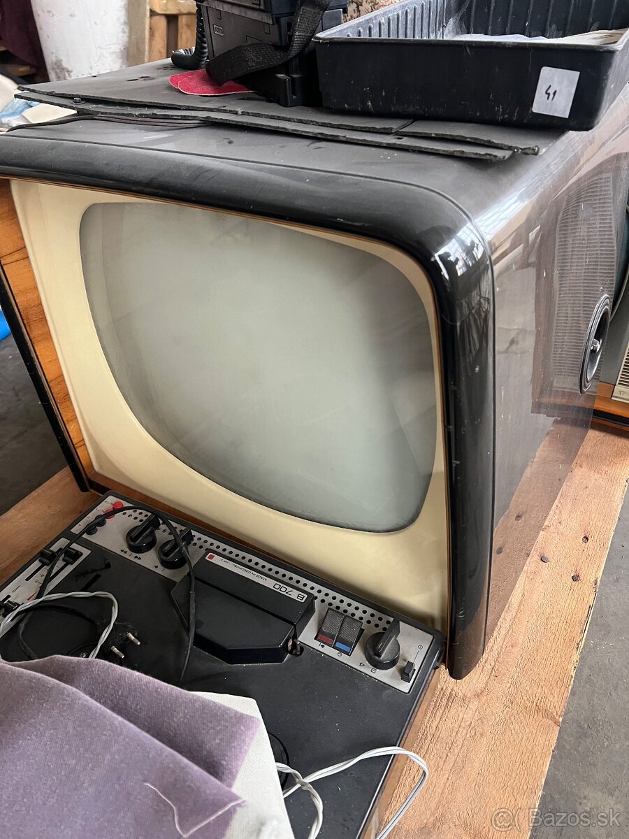 Starožitný nábytok - 9