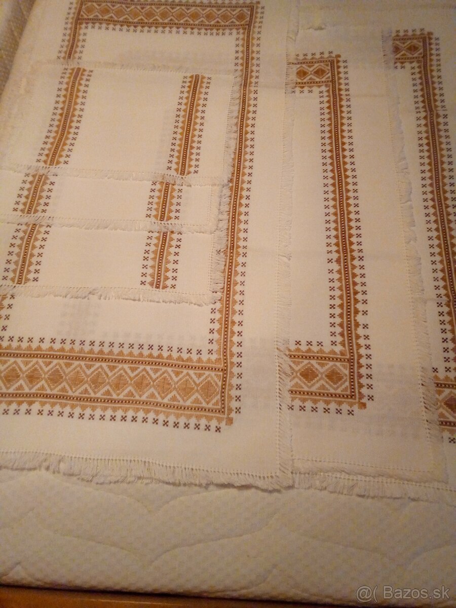 Ručne vyšívané obrusy 2 - 9