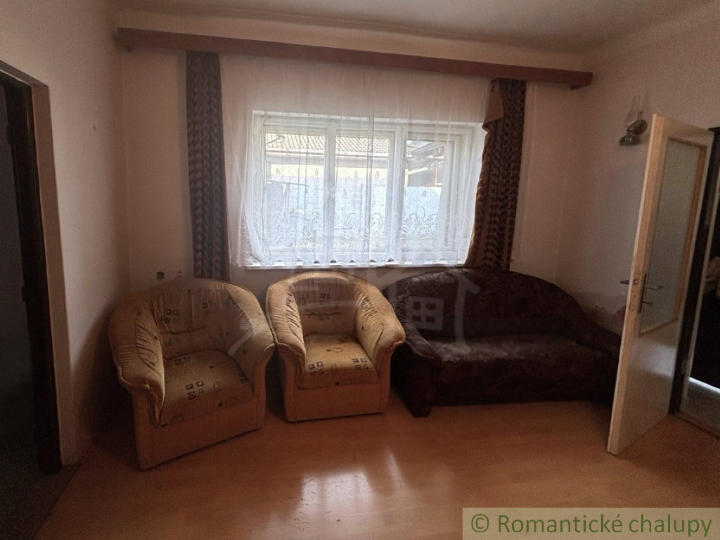 3-izbový rodinný dom s garážou v centre obce Jakubov , okr - 9