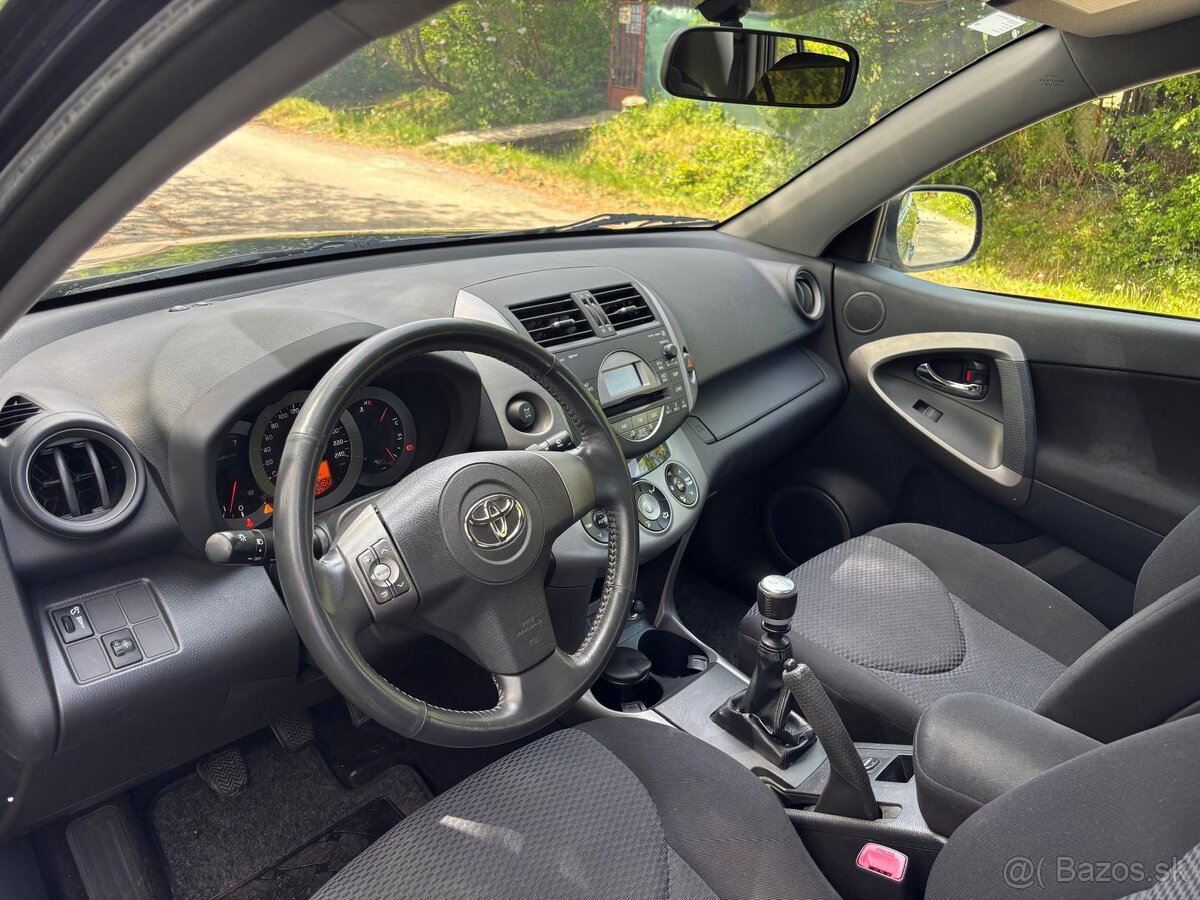 Toyota RAV4 2.2 D-4D - 9