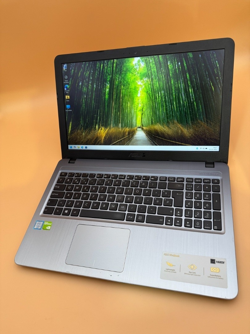 Notebook ASUS VivoBook i3-6006U / 16GB RAM / 256GB SSD / FHD - 9