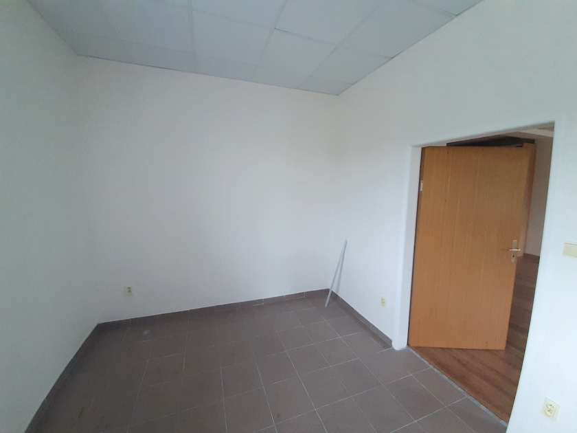 Prenajmeme admi. priestor v Bratislave IV na Agátovej ul. - 9