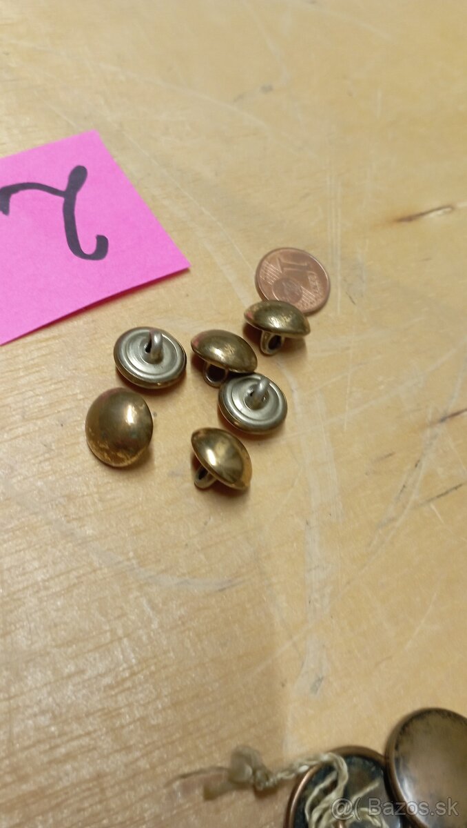 Vojenské gombíky staré... - 9