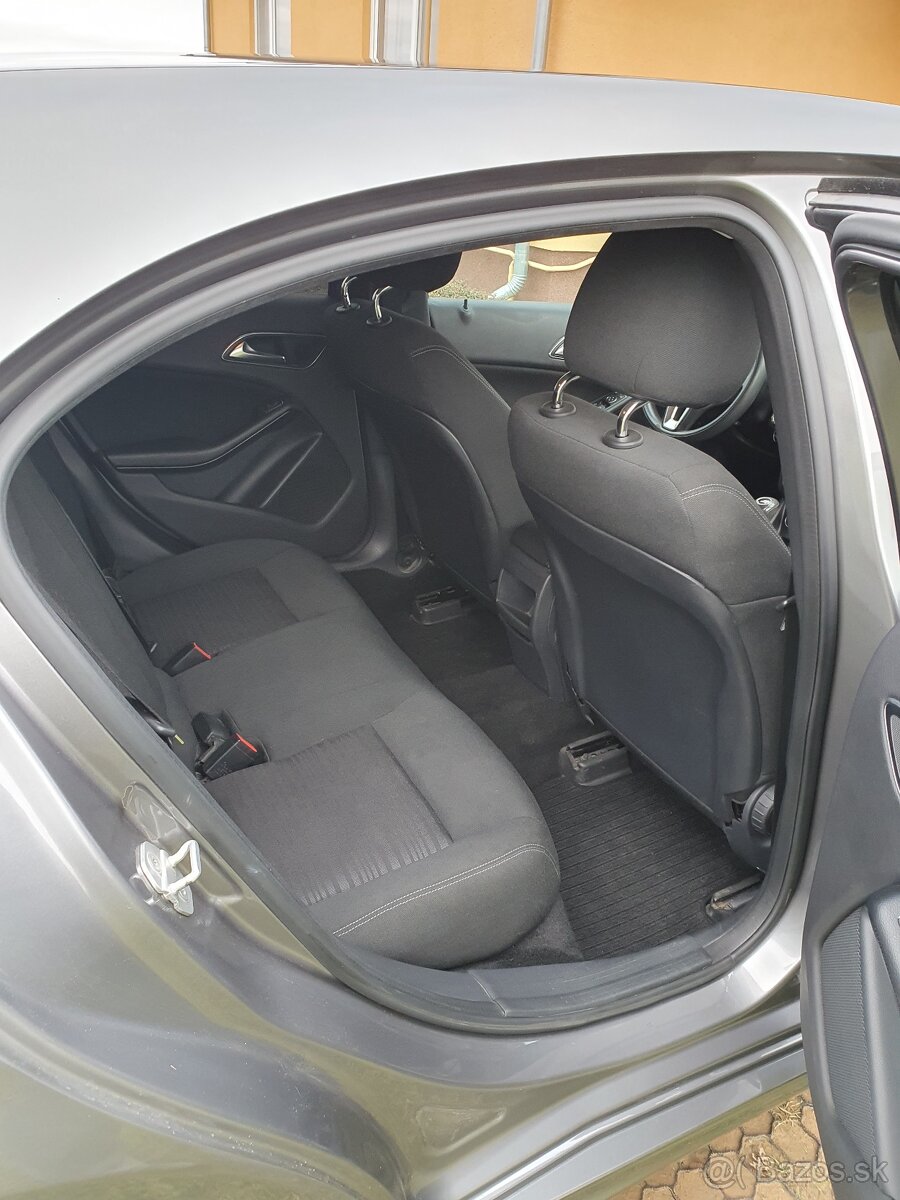 Mercedes-Benz A180 - 9