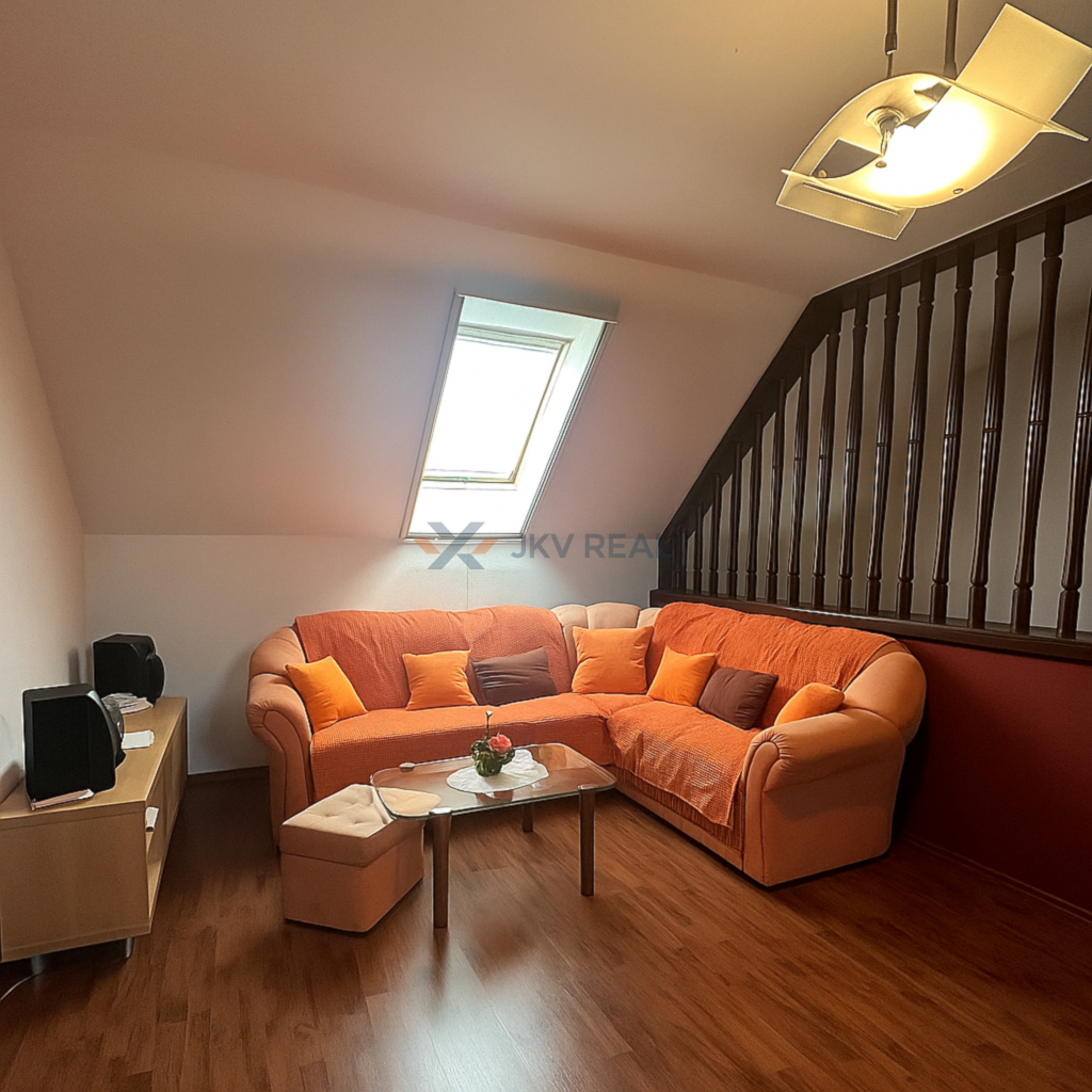 Na predaj poschodový rodinný dom s krásnou záhradkou - 9