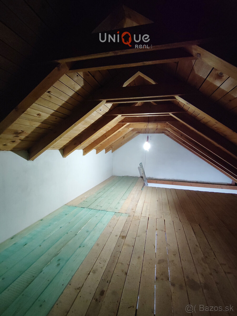 NA PREDAJ ROZOSTAVANÝ RODINNÝ DOM V ZLATNEJ NA OSTROVE - 9