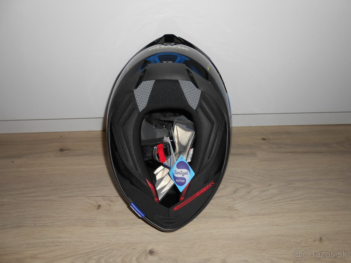 Predam krasnu novu moto prilbu znacky SHARK SPARTAN GT REPLI - 9